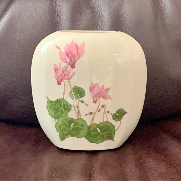 Otagiri Japan Cyclamen Collection 6” Porcelain Vase Pink Iris Gold Trim - Picture 2 of 10